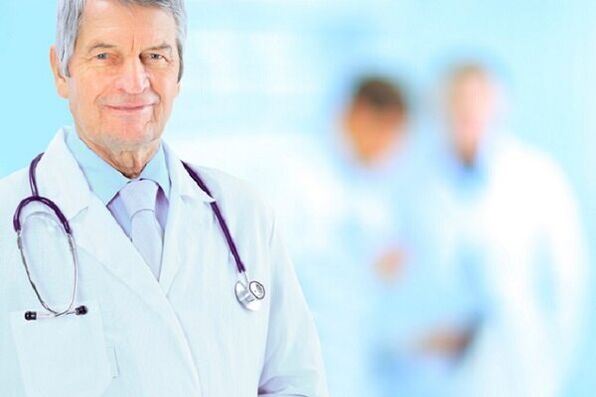 Arzt, der akute Prostatitis behandelt